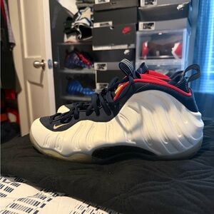 Men’s USA Foamposite size 14